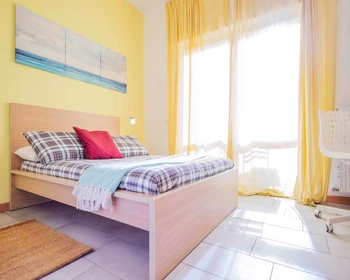 Renting rooms by the month in Roma