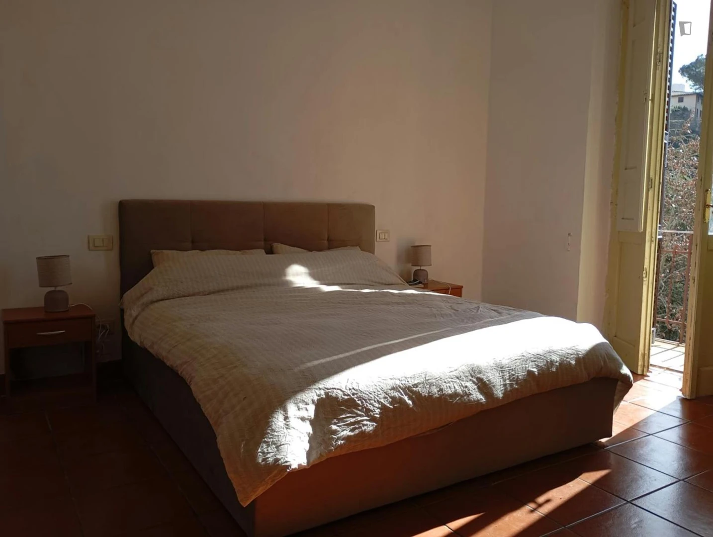 Economical student room with convenient location in 