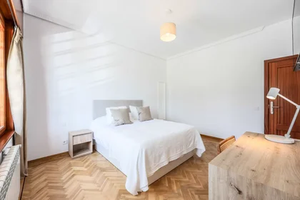 Private room at Calle Praderas, , image 3 of 10