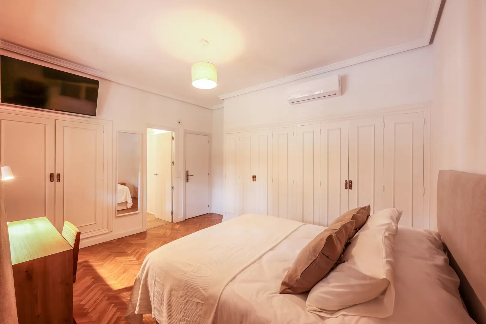 Economical student room with convenient location in