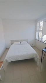 Private room at Pieter Postsingel, image 1 of 9