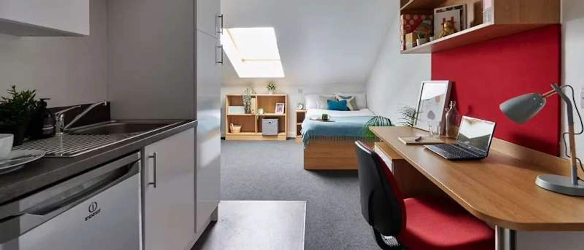 Student-friendly studio with excellent transport links in 