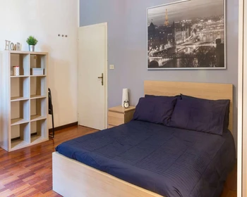 Quarto para alugar com cama de casal em Bologna