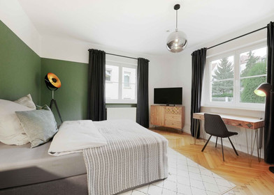 Pokój do wynajęcia we wspólnym mieszkaniu w Stuttgart