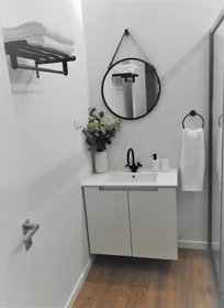 Entire apartment at Rua Gago Coutinho 27, image 13 of 14