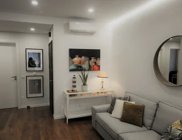Entire apartment at Rua Gago Coutinho 27, image 4 of 14