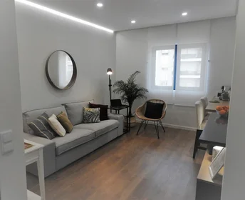 Entire apartment at Rua Gago Coutinho 27, image 5 of 14