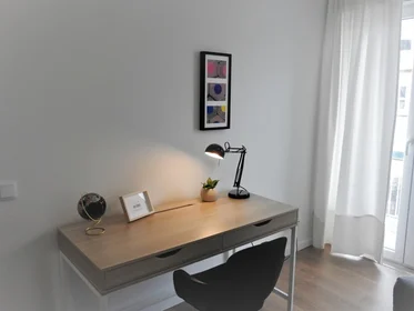 Entire apartment at Rua Gago Coutinho 27, image 6 of 14