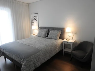 Entire apartment at Rua Gago Coutinho 27, image 9 of 14