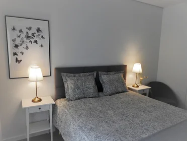 Entire apartment at Rua Gago Coutinho 27, image 10 of 14