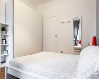 {area} de çift kişilik yataklı kiralık oda