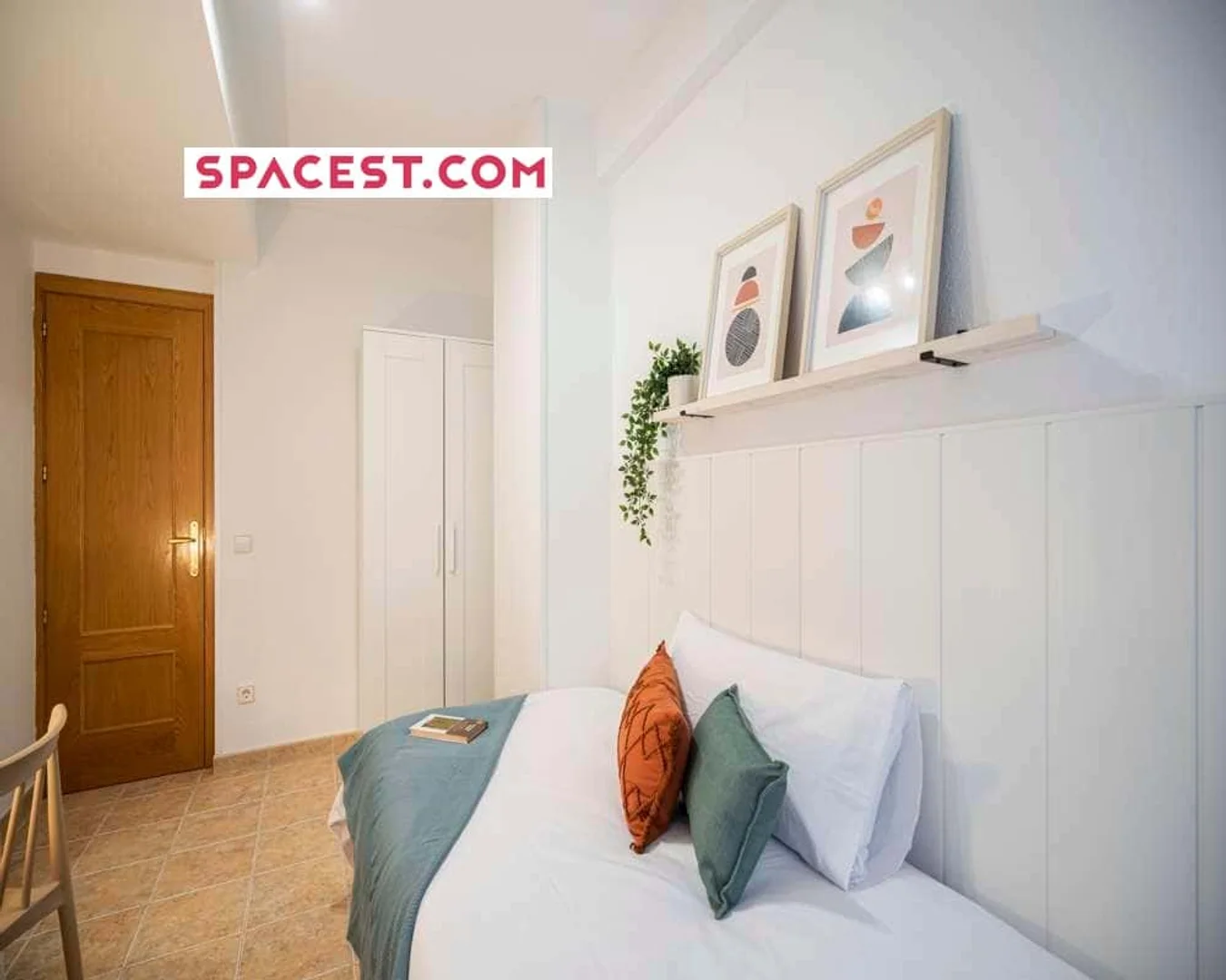 'de öğrenci dairesinde, tamamen mobilyalı kiralık oda
