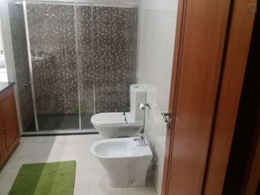 Privatzimmer in der Av. dos Congressos da Oposição Democrática, Lote 5, bild 5 von 15