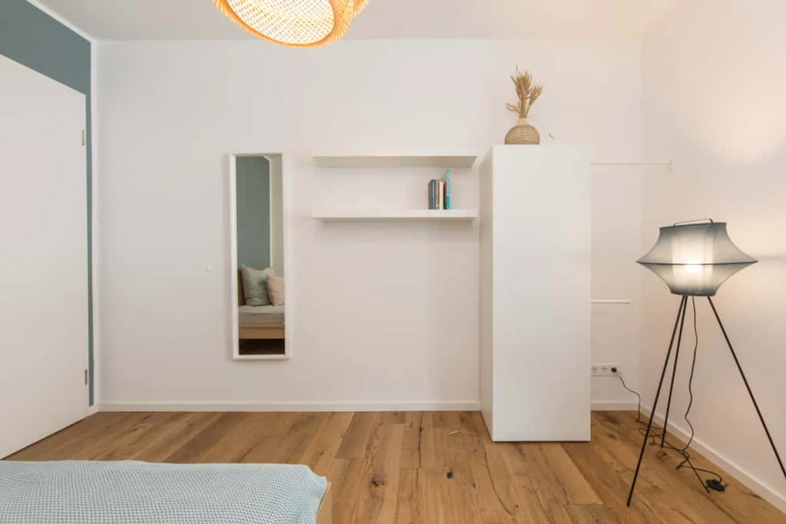 Quarto de estudante confortável e espaçoso em 