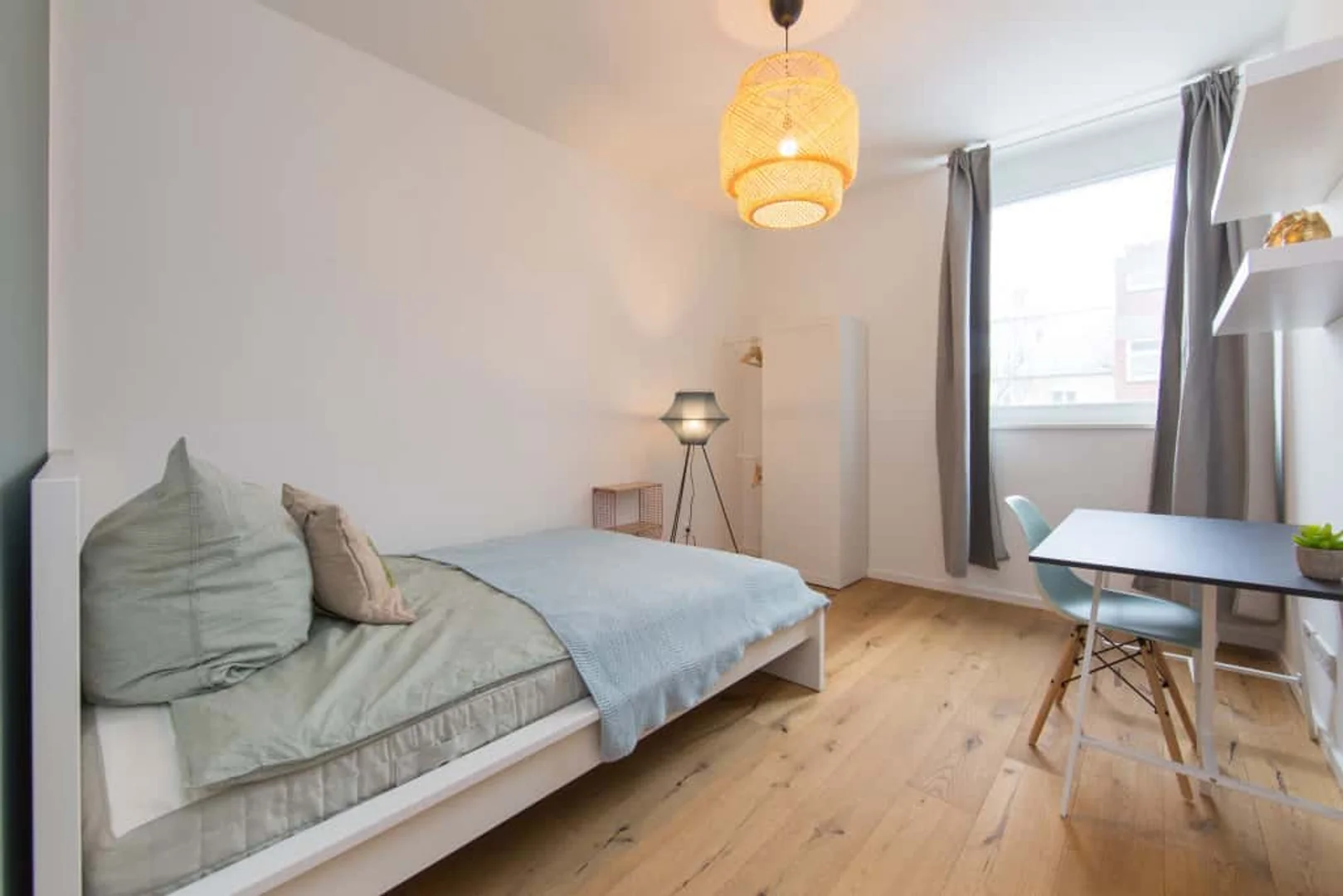 Zimmer in Studentenwohnung in  zu vermieten, voll möbliert