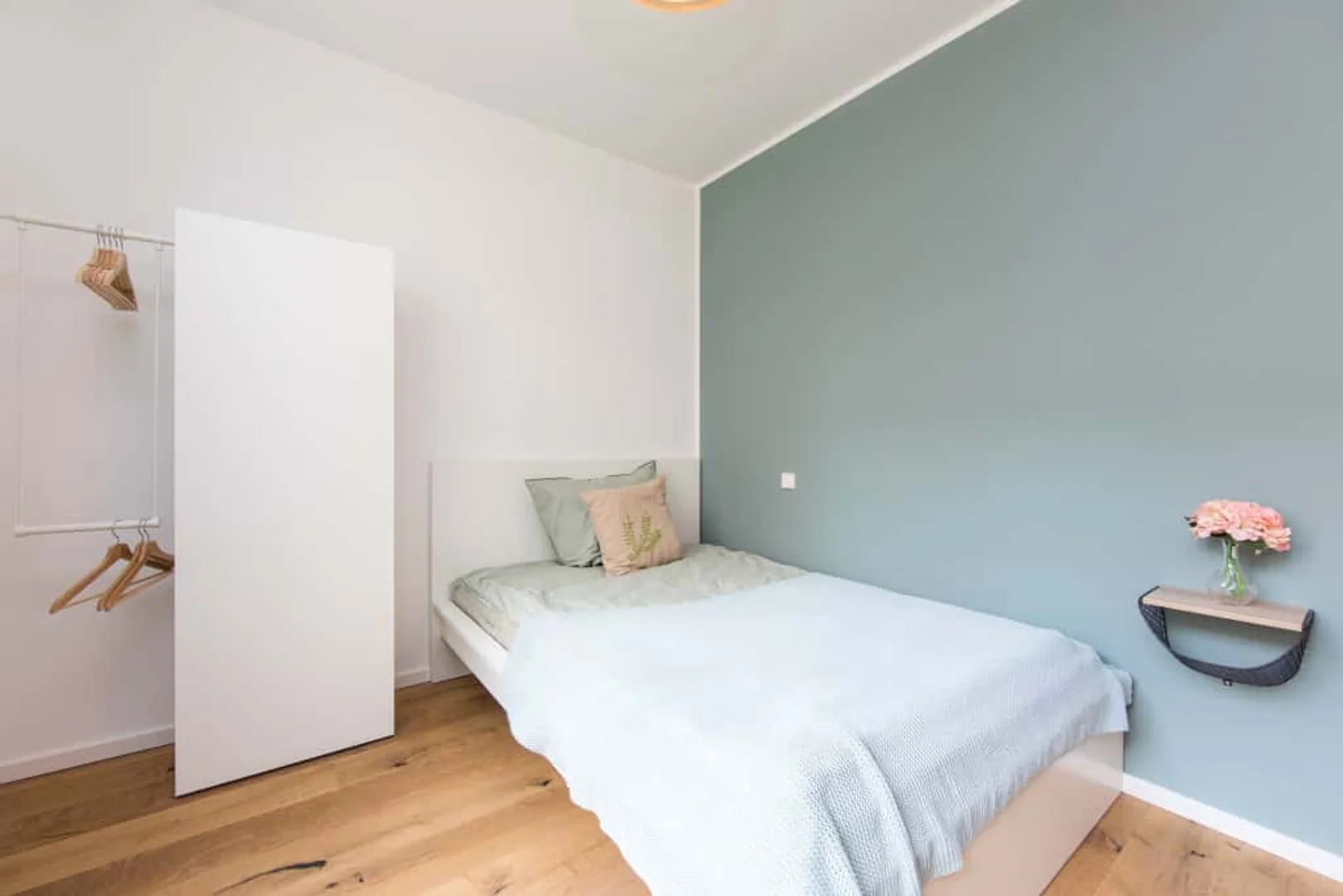 Comfortable and spacious student room in 