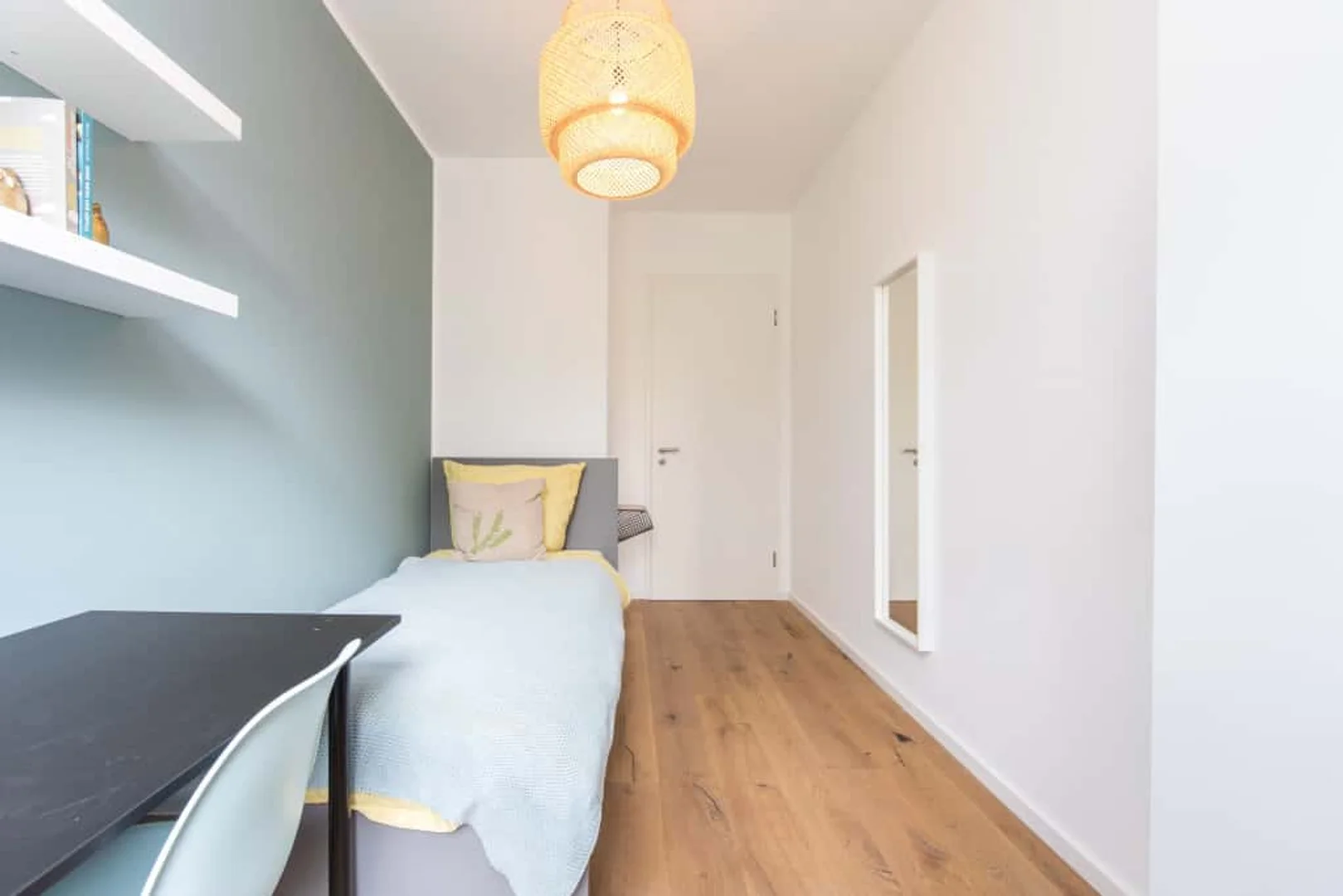 Room for rent in student apartment in , fully furnished