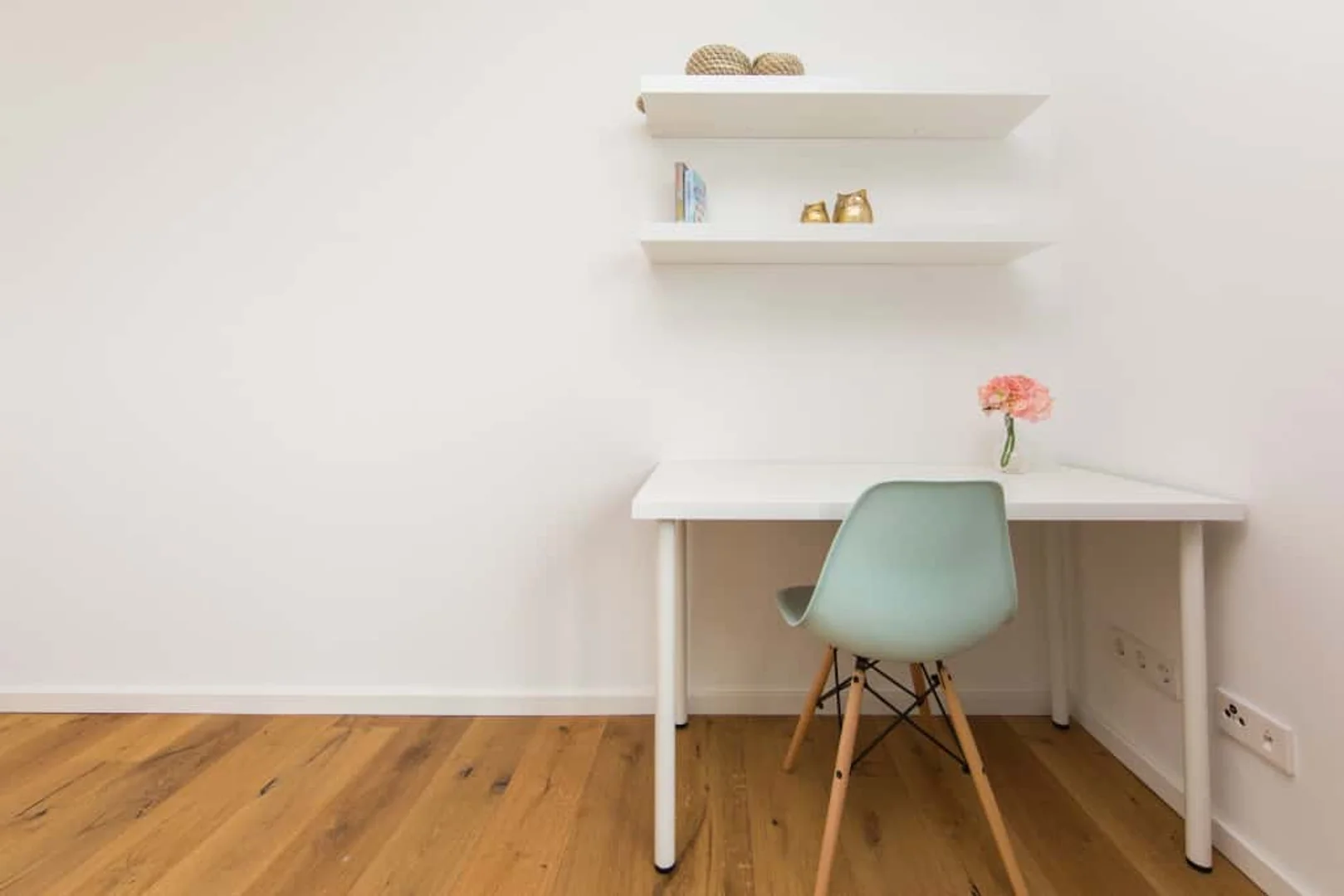 Comfortable and spacious student room in 