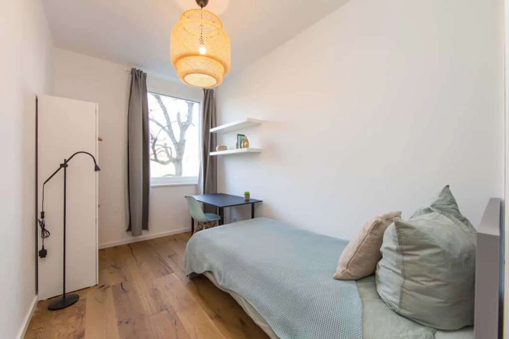 Funktionelles Studentenzimmer perfekt zum Studieren in 