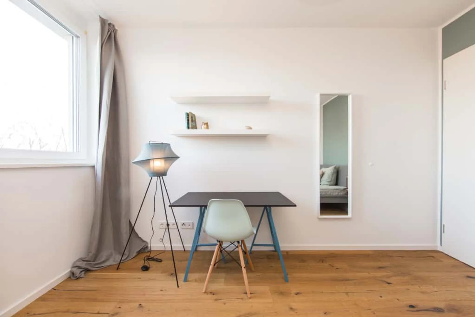 Quarto para alugar em apartamento de estudantes em , totalmente mobilado