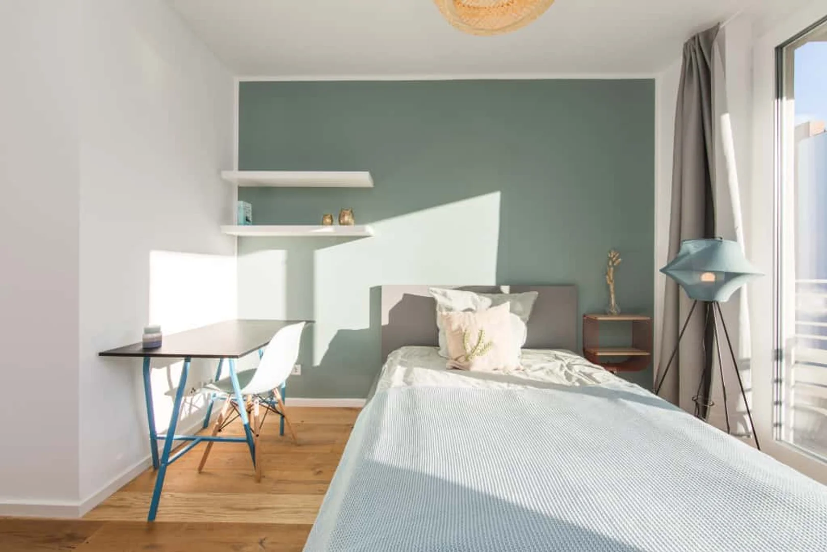 Quarto para alugar em apartamento de estudantes em , totalmente mobilado