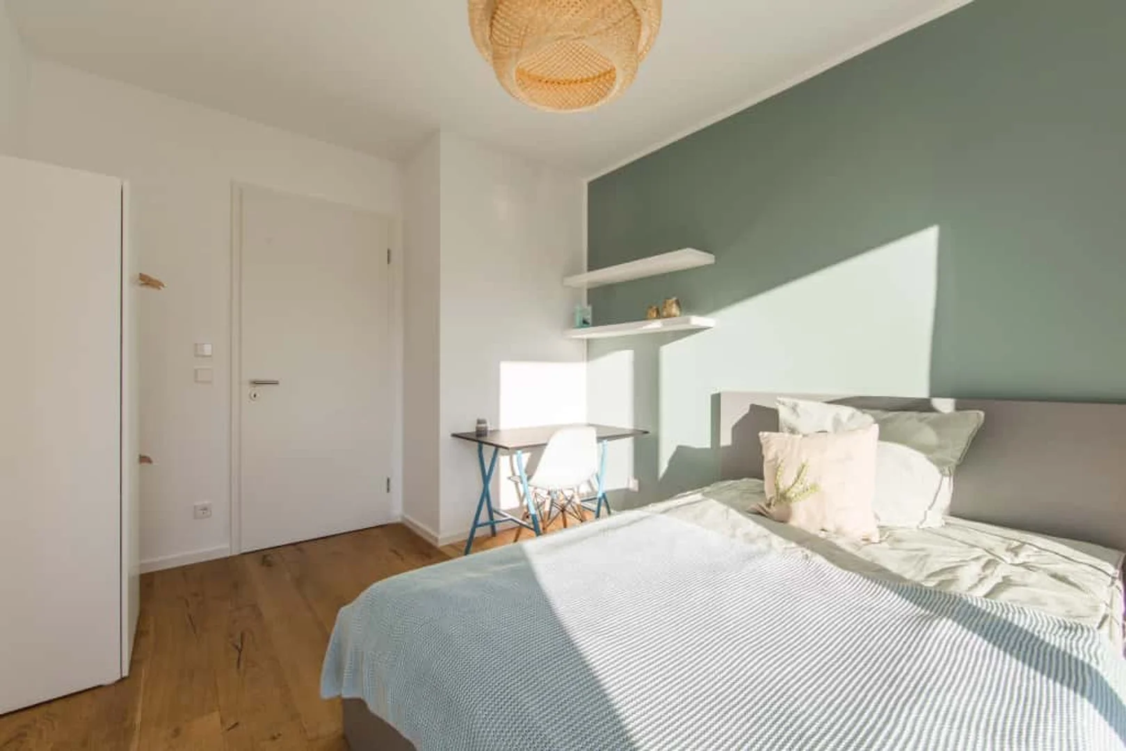 Quarto acolhedor para estudantes disponível em 
