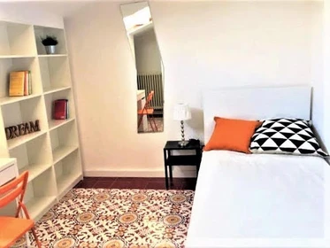 Quarto para alugar com cama de casal em Firenze