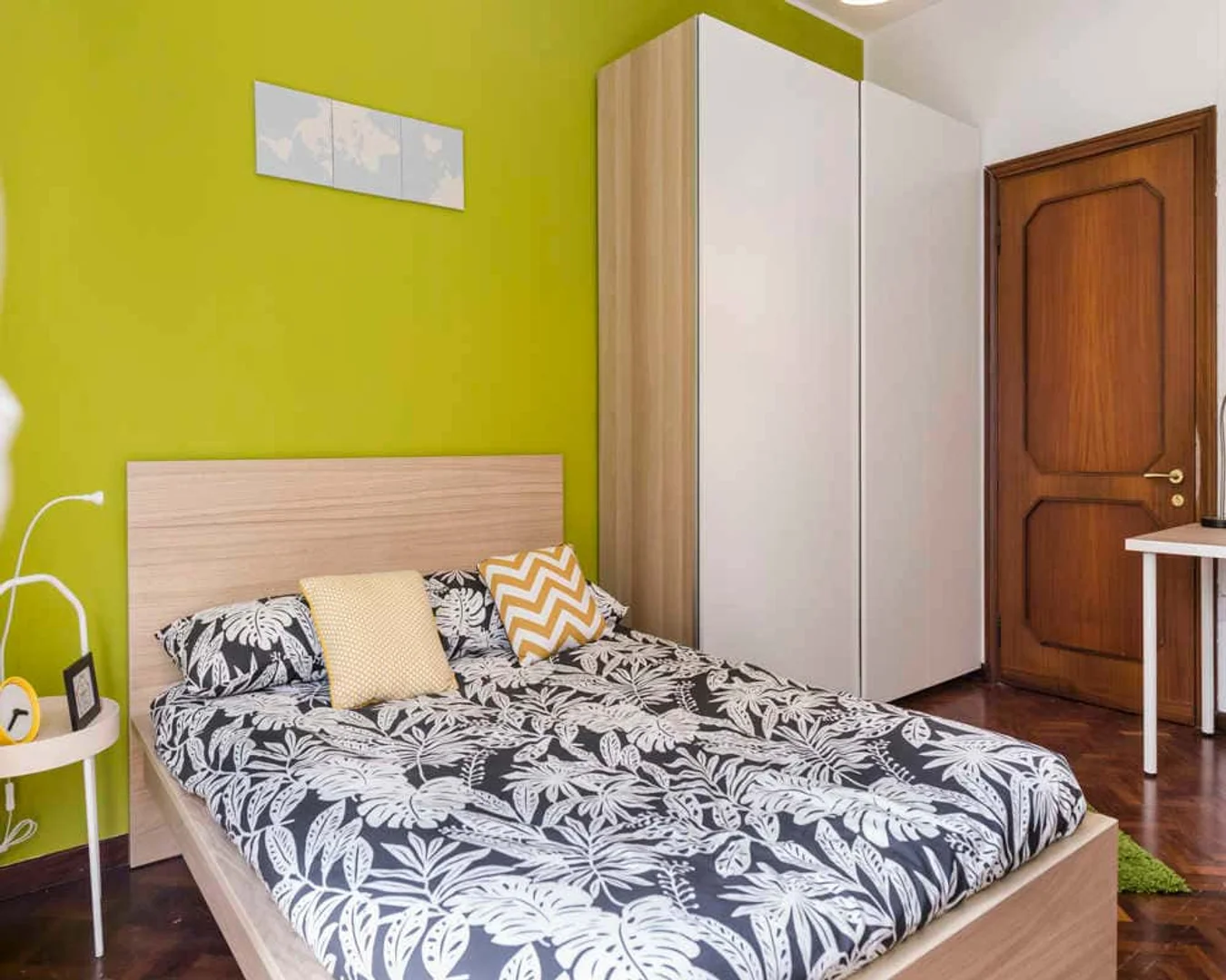Bezahlbares Zimmer für Studenten mit ausreichender Beleuchtung in