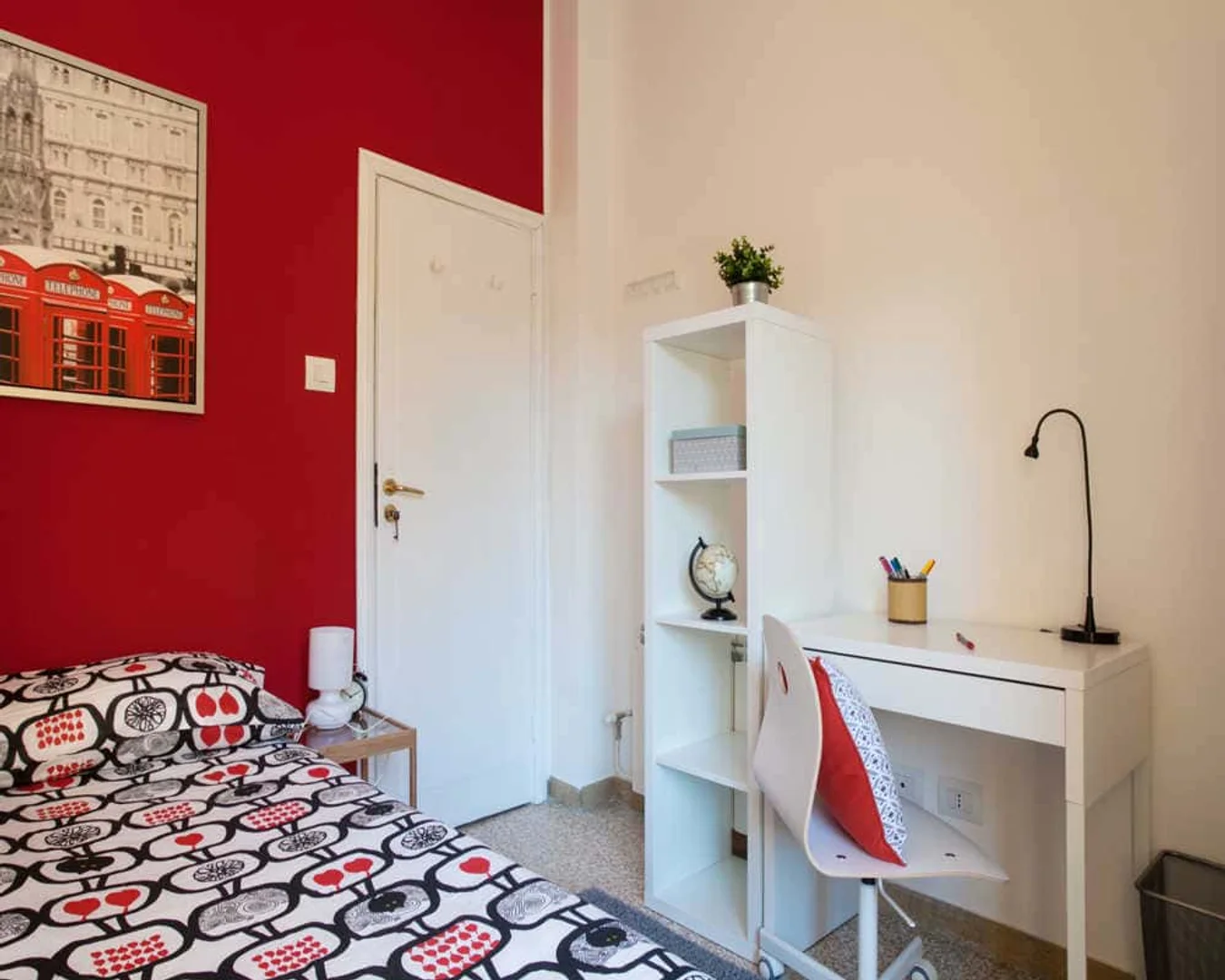 Quarto para alugar em apartamento de estudantes em , totalmente mobilado