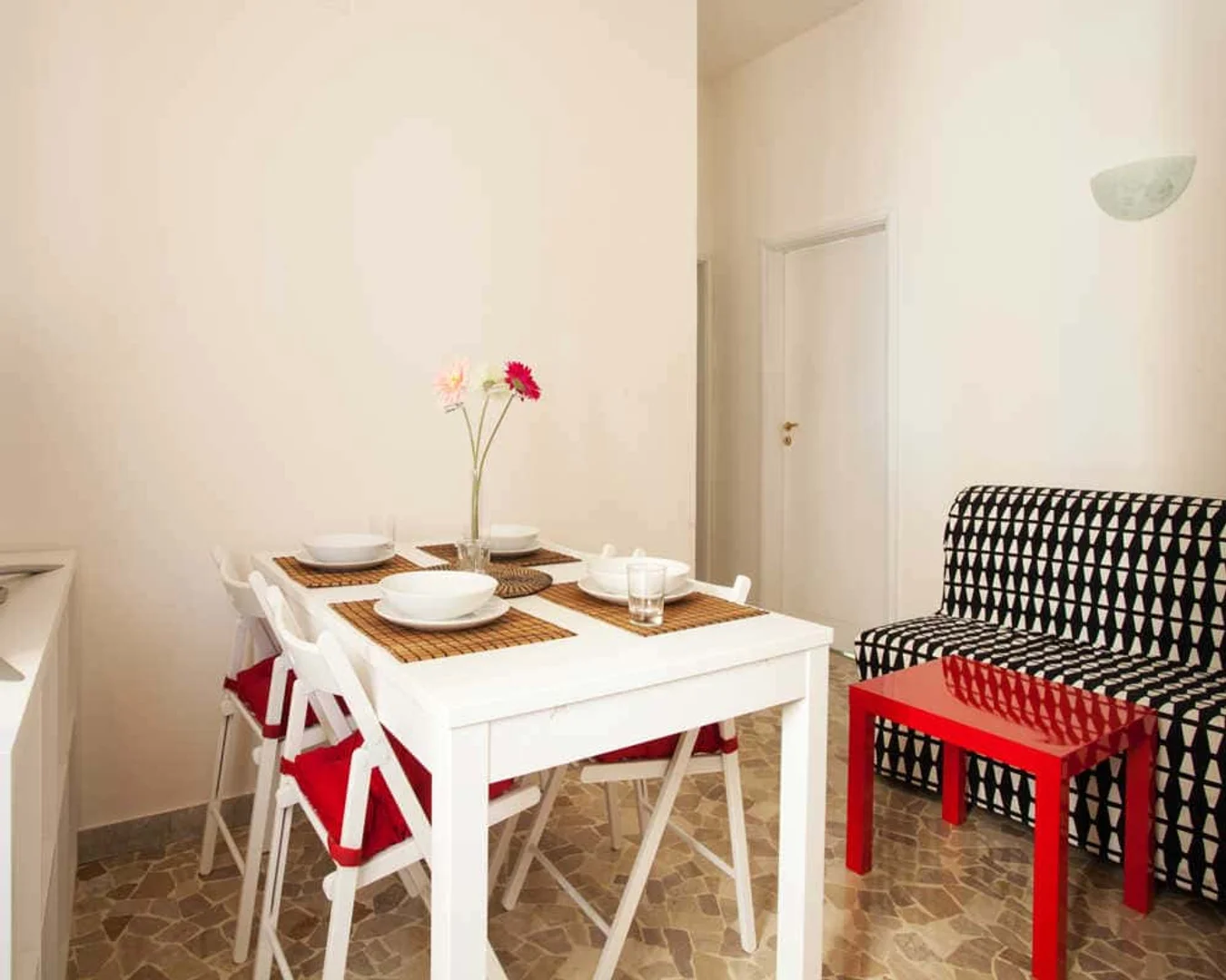 Quarto para alugar em apartamento de estudantes em , totalmente mobilado