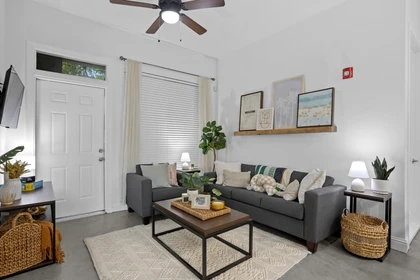 Entire apartment in residence at 13702 42nd St, Tampa, FL 33613, United States, image 14 of 49