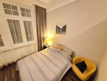 Stanza privata in Schiersteiner Straße, immagine 6 di 35