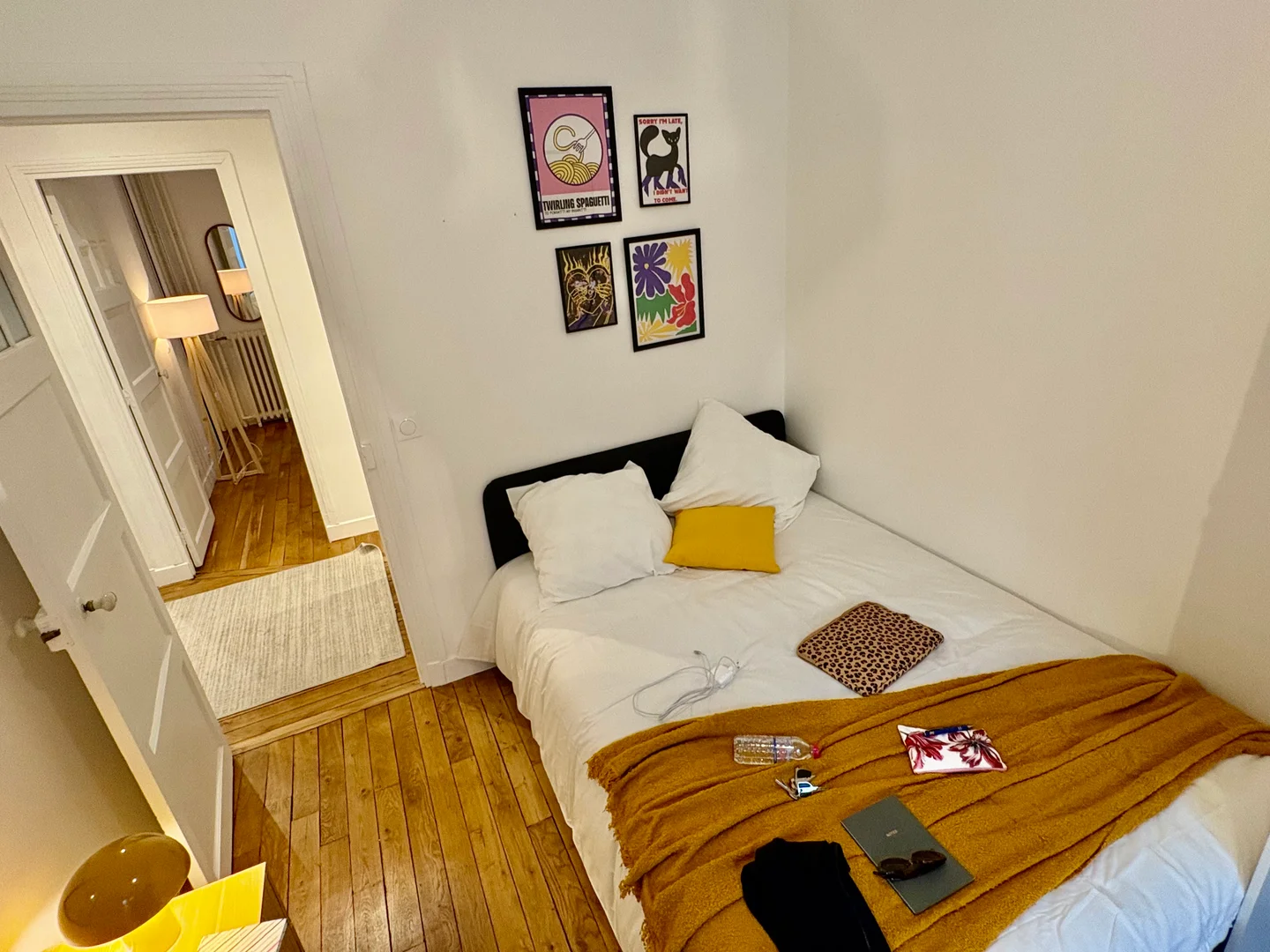 Quarto de estudante económico perto do campus em 