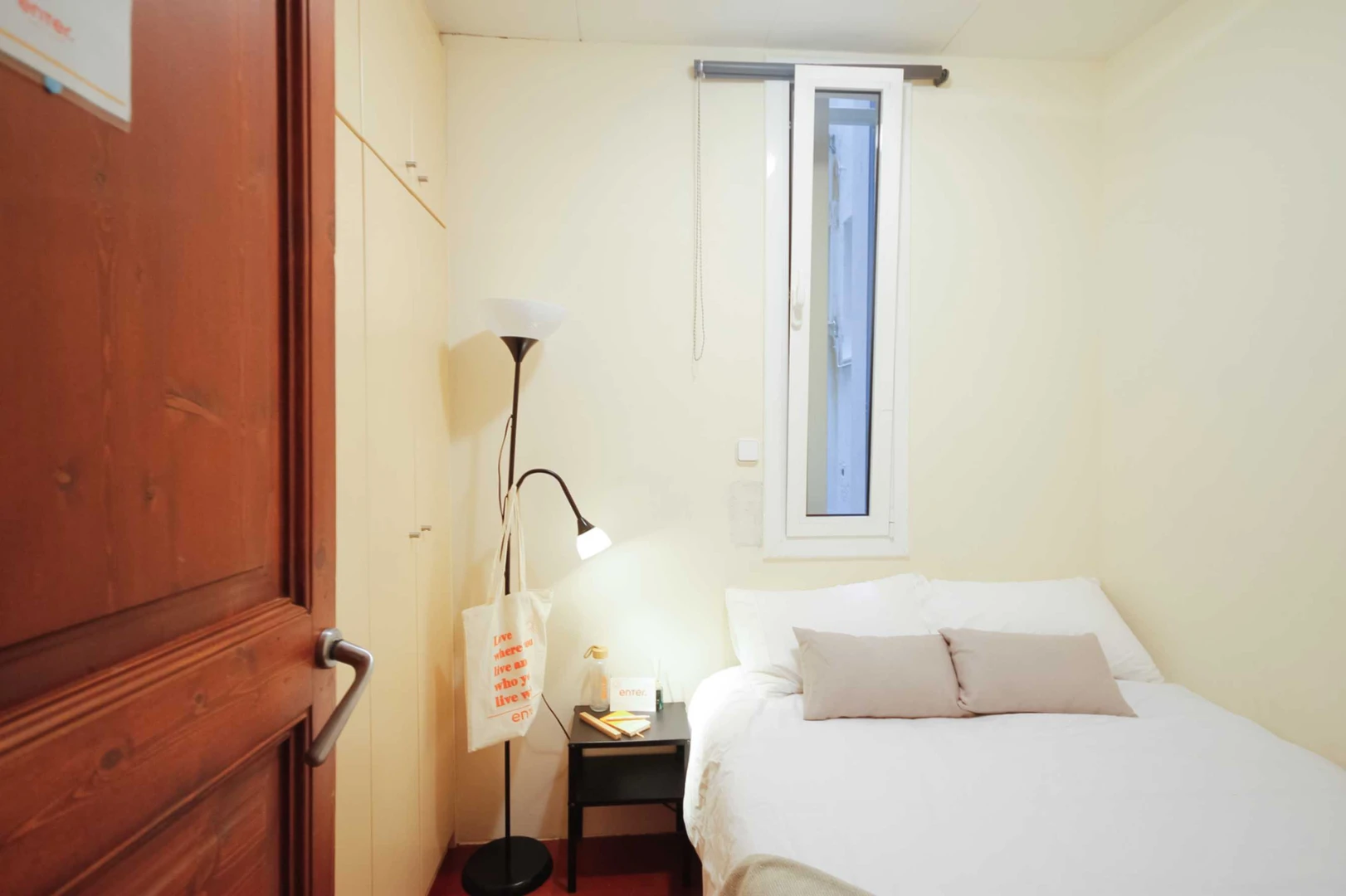 Habitación estudiantil económica cerca del campus en 