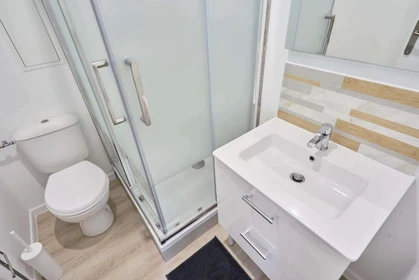 Özel oda konumu 34 Rue Gaston Moutardier, 80000 Amiens, France, 8 23 görüntüsü