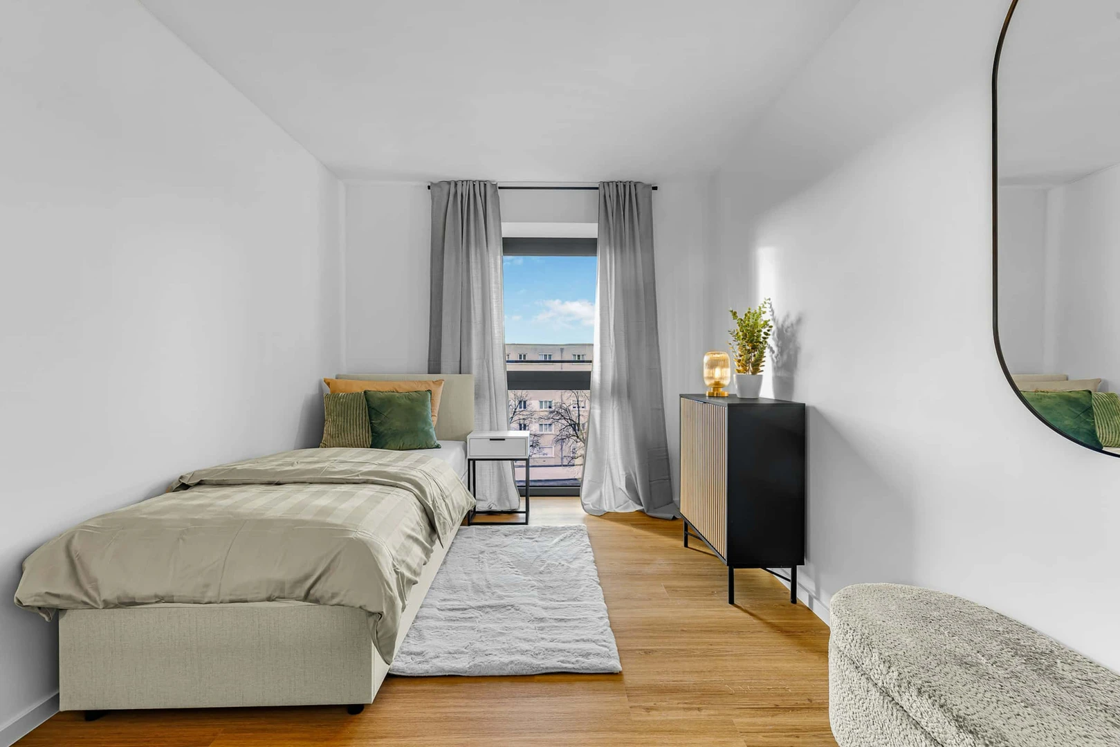 Comfortable and spacious student room in 