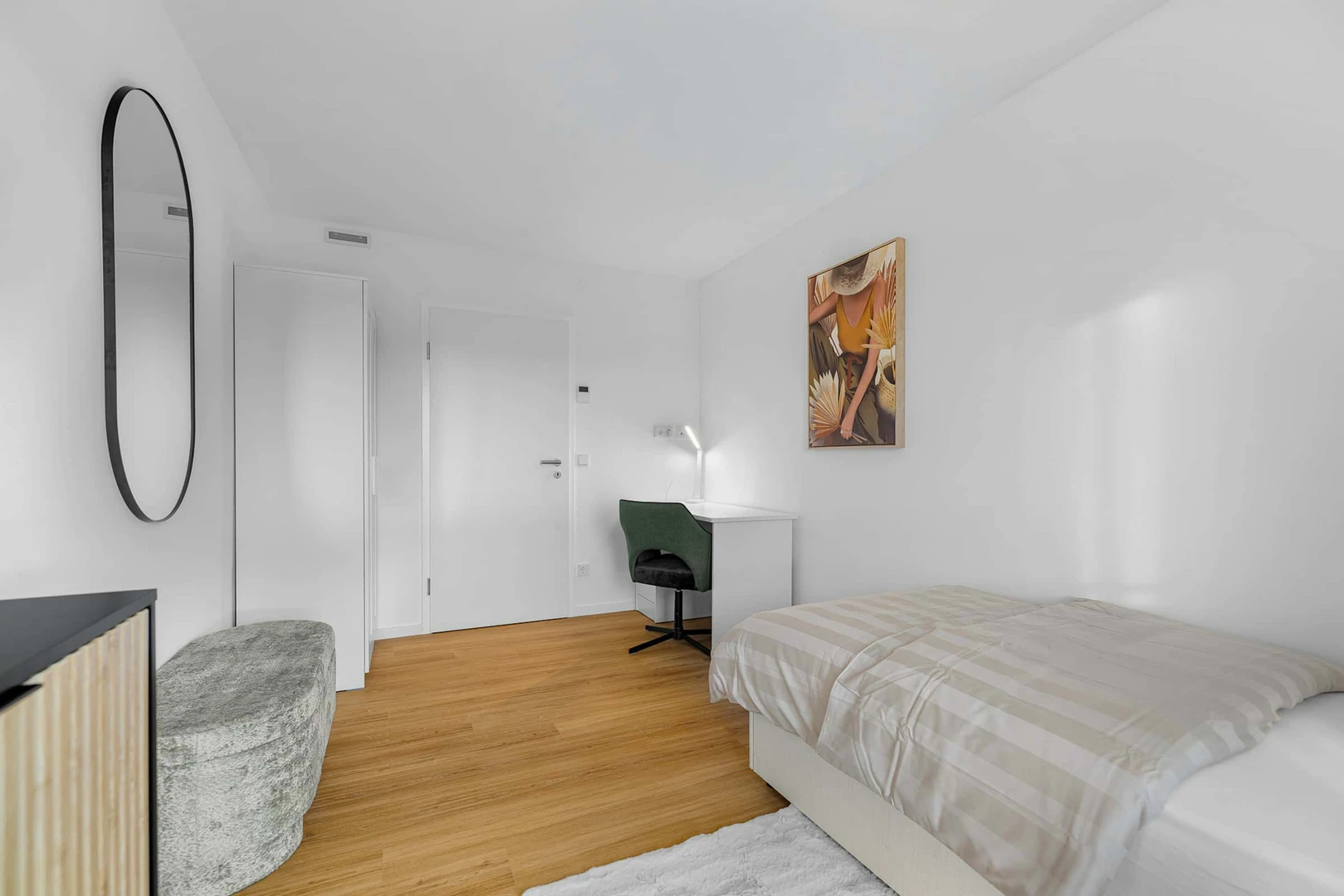 Cozy room for students available in 