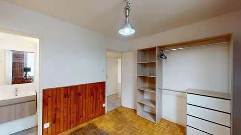 Gesamte Unterkunft in der 4 Rue Honoré Daumier, 38400 Saint-Martin-d'Hères, France, bild 12 von 29