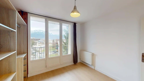 Apartamento inteiro em 4 Rue Honoré Daumier, 38400 Saint-Martin-d'Hères, France, imagem 15 de 29