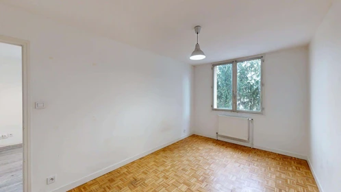 Gesamte Unterkunft in der 4 Rue Honoré Daumier, 38400 Saint-Martin-d'Hères, France, bild 18 von 29