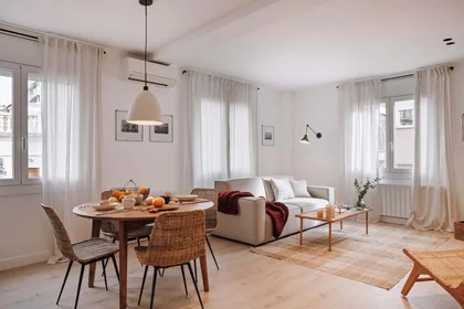 Dairenin tamamı konumu Carrer de Verdi, 225, Gràcia, 08024 Barcelona, Spain, 2 20 görüntüsü
