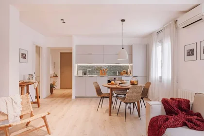 Dairenin tamamı konumu Carrer de Verdi, 225, Gràcia, 08024 Barcelona, Spain, 9 20 görüntüsü