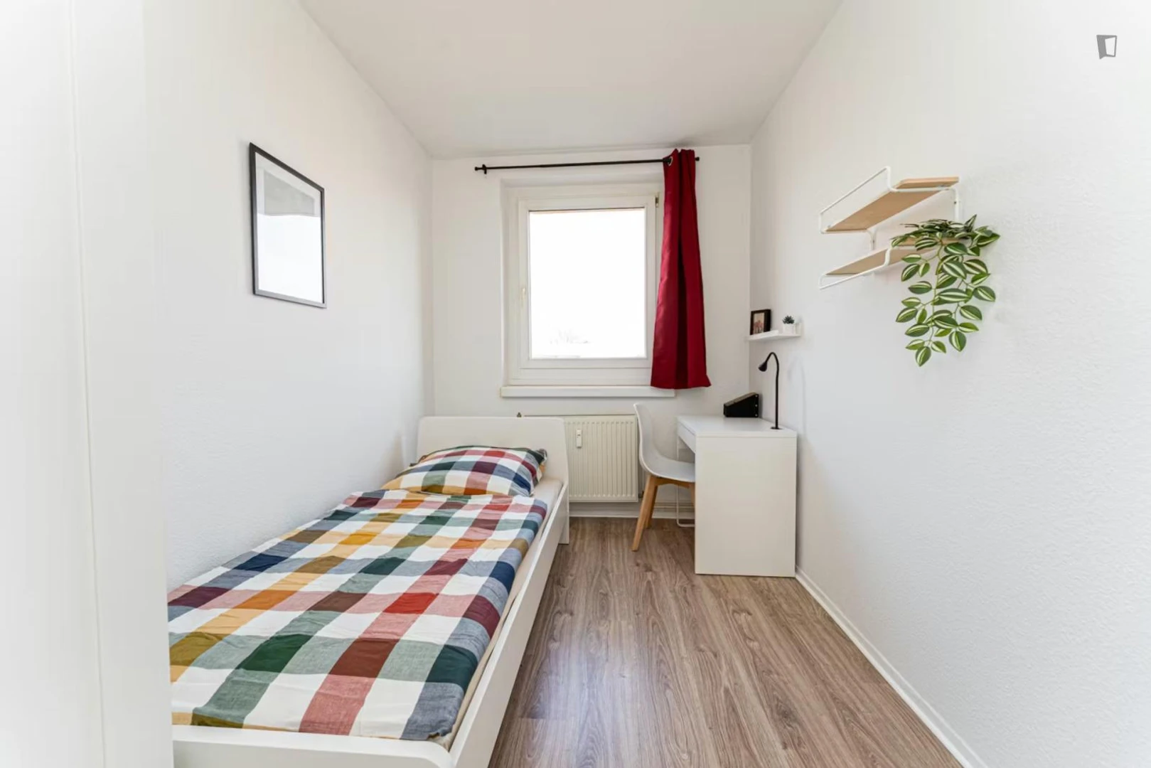 Habitación estudiantil económica con ubicación conveniente en 