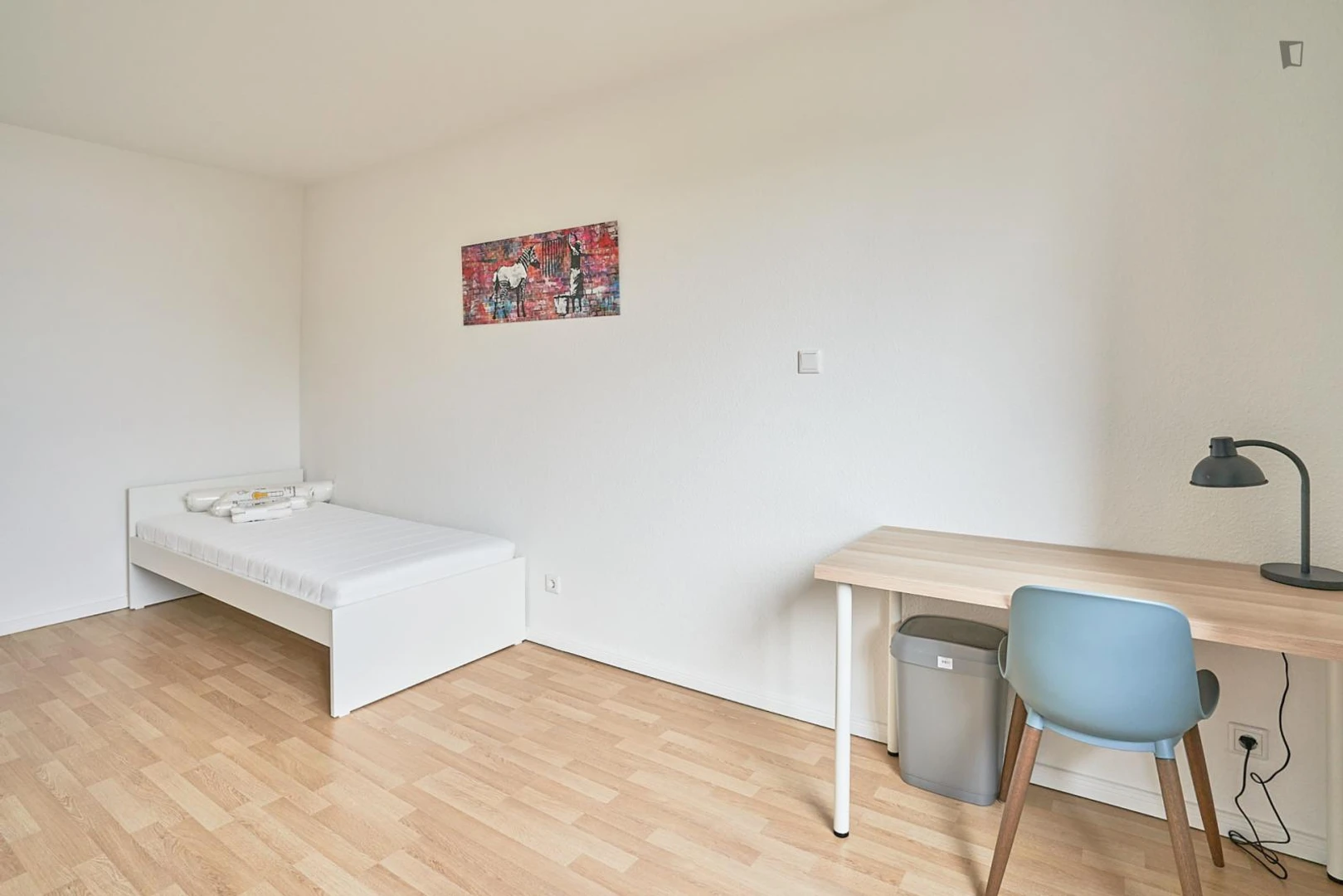 Zimmer in Studentenwohnung in zu vermieten, voll möbliert