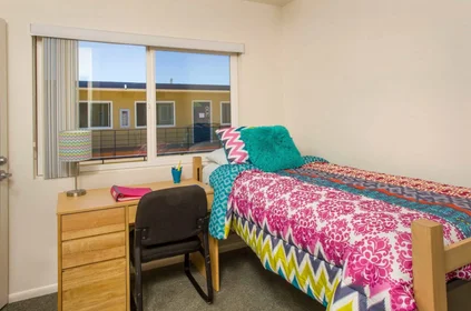 Dairenin tamamı Ikamet yerinde konumu Tropicana Del Norte, 6585 El Colegio Rd, Goleta, CA 93117, USA, 15 16 görüntüsü