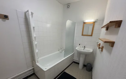 Private room in residence at 76 Cours Gambetta, image 5 of 10