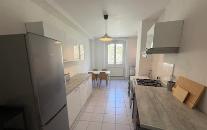 Private room in residence at 76 Cours Gambetta, image 7 of 10