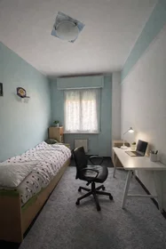 Stanza condivisa in Via Arturo Ferretto, San Fruttuoso, immagine 1 di 10