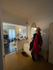Stanza condivisa in Via Arturo Ferretto, San Fruttuoso, immagine 4 di 10