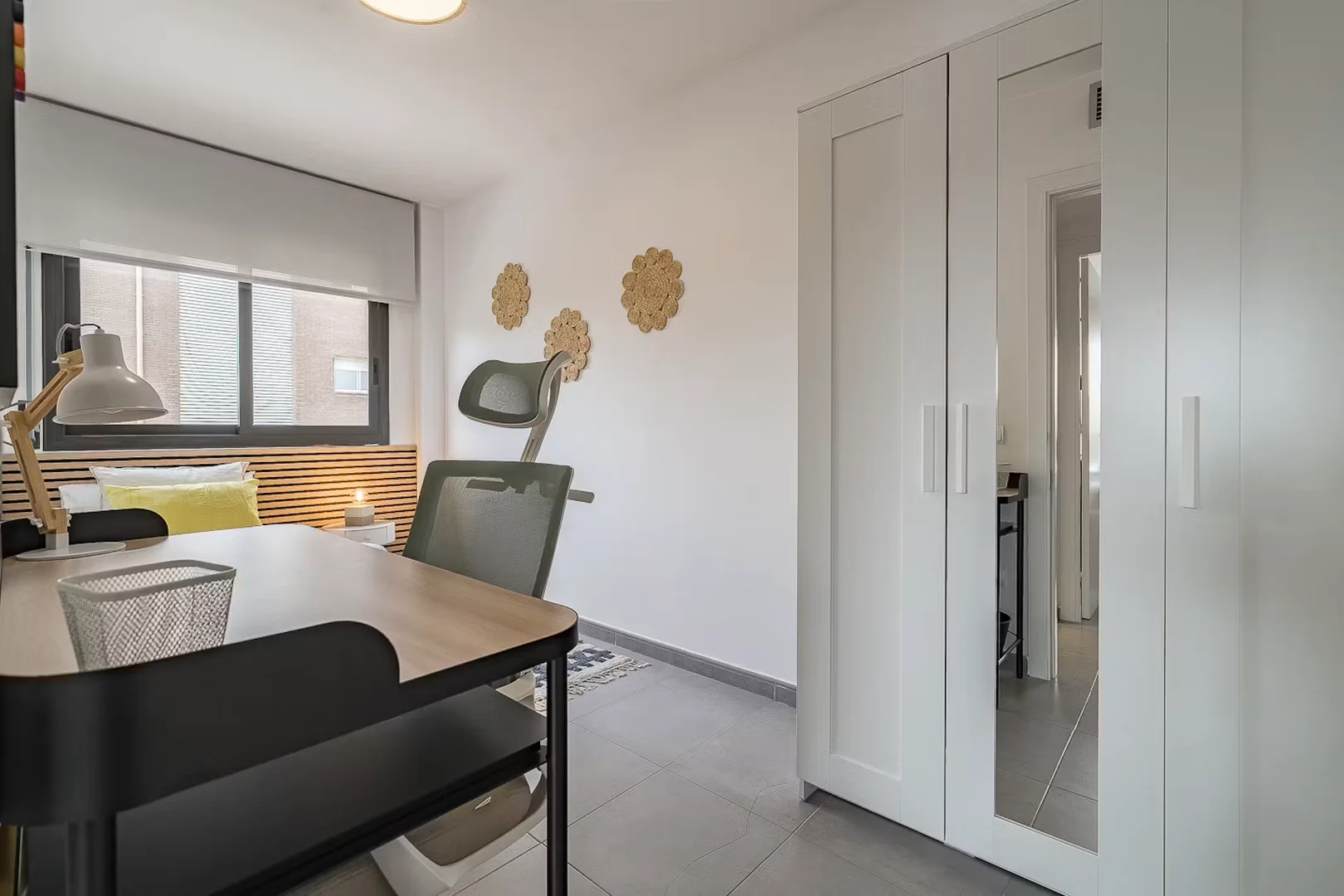 'de öğrenci dairesinde, tamamen mobilyalı kiralık oda